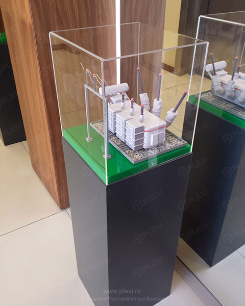 Kutija od pleksiglasa sa postoljem - PLEXI KP005
